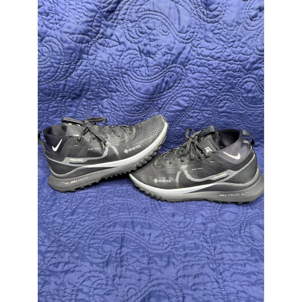 Nike Pegasus Trail 4 GORE-TEX Black/Wolf Grey/Reflect Running Shoes Womens 8